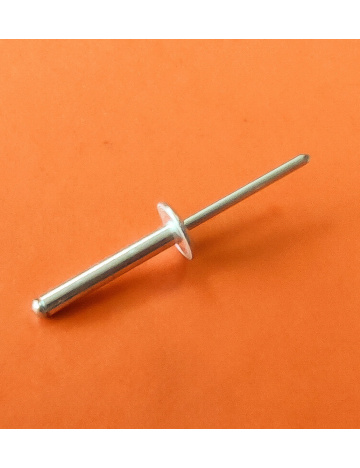 Nitowanie nitów (4,8 x 30 mm średnica główki 14 mm)