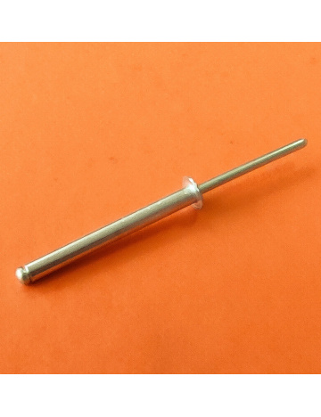 Nitowanie nitów (4,8 x 45 mm średnica główki 14 mm)